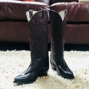 The Perfect Lucchese maroon Cowboy boots women’s